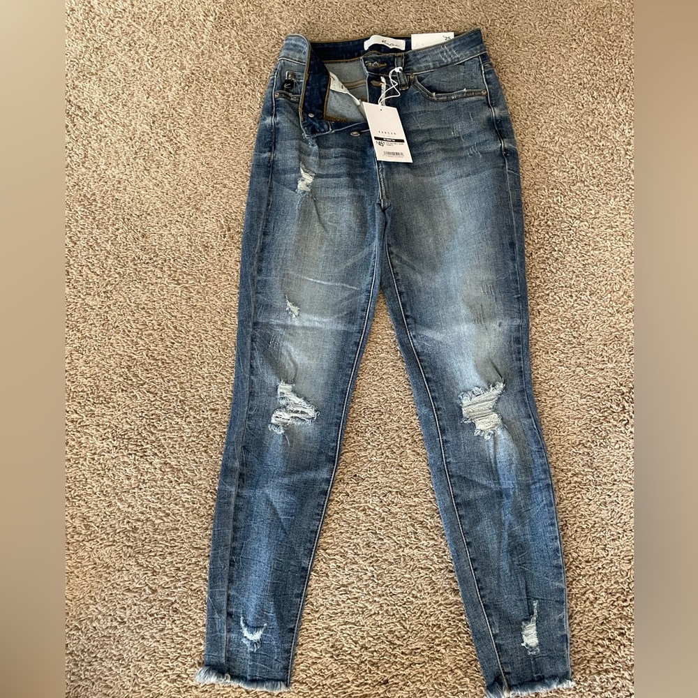 Women’s Kancan jeans.  Size 3/25.  NWT